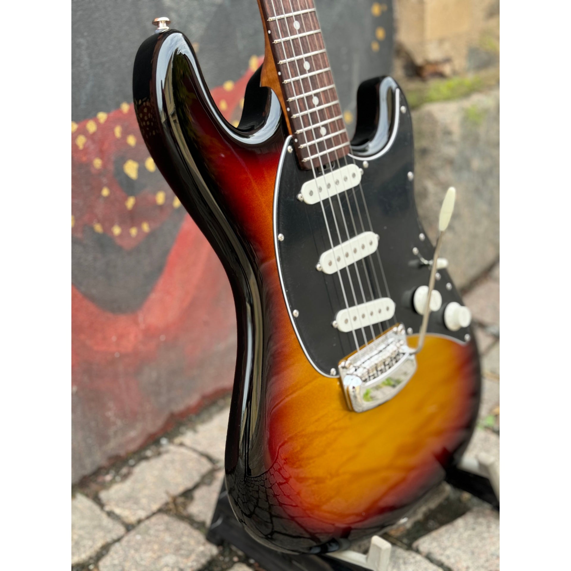 Ernie Ball Music Man - Cutlass HT Showtime Sparkle Sunburst - Musik Utan Gränser 