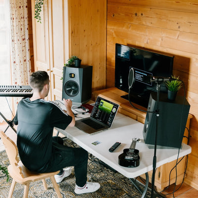 T8V Närfälts monitor 2-vägs 8" woofer