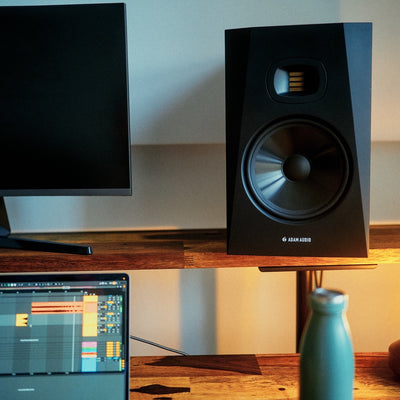 T8V Närfälts monitor 2-vägs 8" woofer