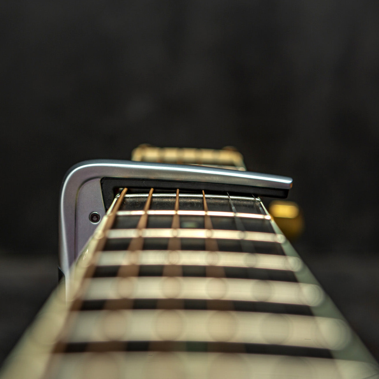 Dunlop - 63CBK Trigger Fly Capo Curved Black - Musik Utan Gränser 