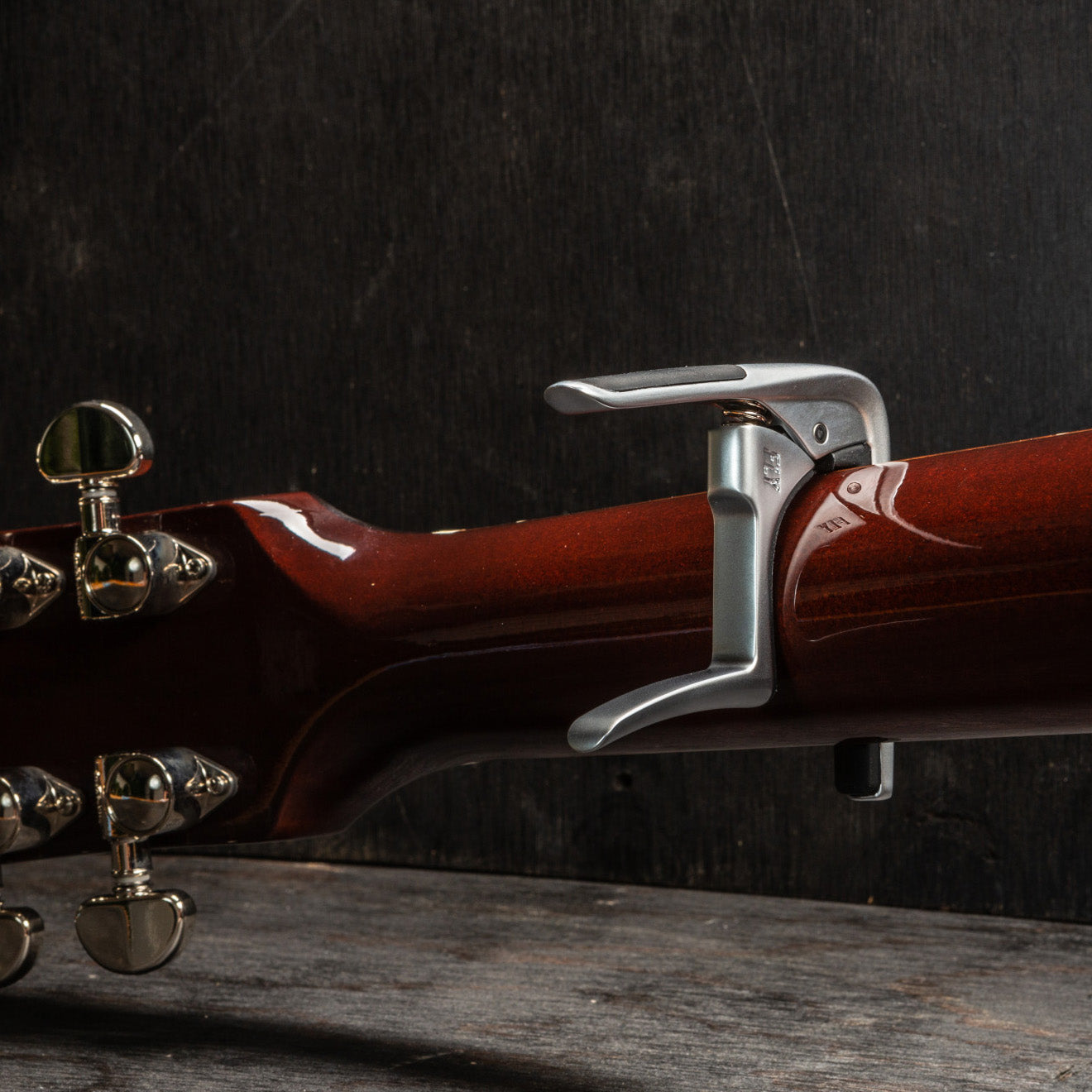 Dunlop - 63CBK Trigger Fly Capo Curved Black - Musik Utan Gränser 