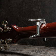 Ladda upp bild till gallerivisning, Dunlop - 63CBK Trigger Fly Capo Curved Black - Musik Utan Gränser 
