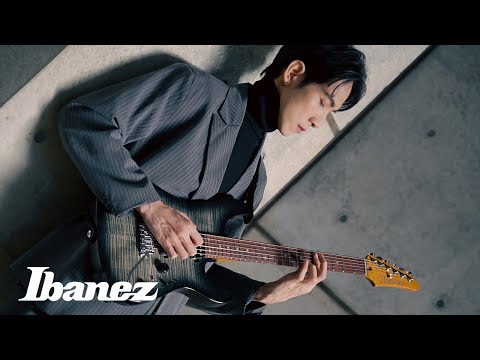 AZ24S1F-TKS Transparent Black Sunburst