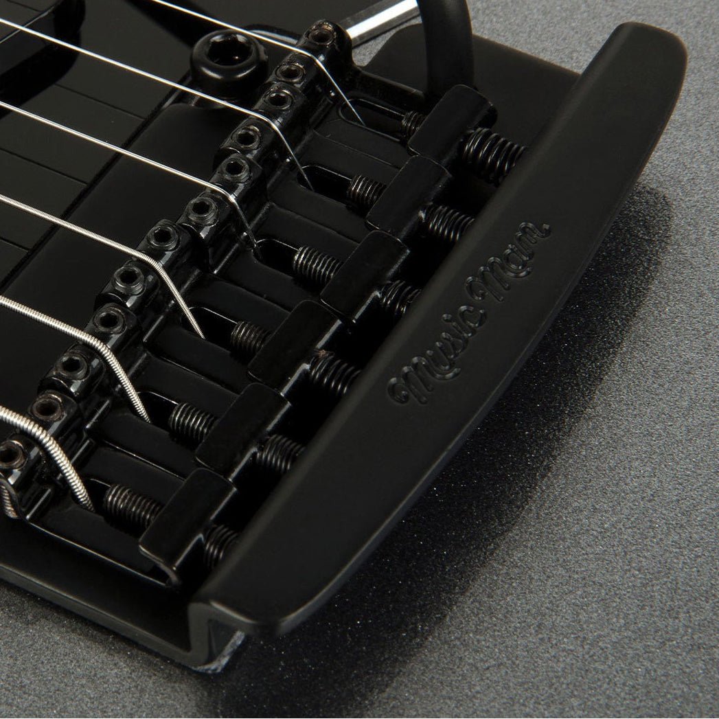 Ernie Ball Music Man - Albert Lee SSS Polar Night - Musik Utan Gränser 