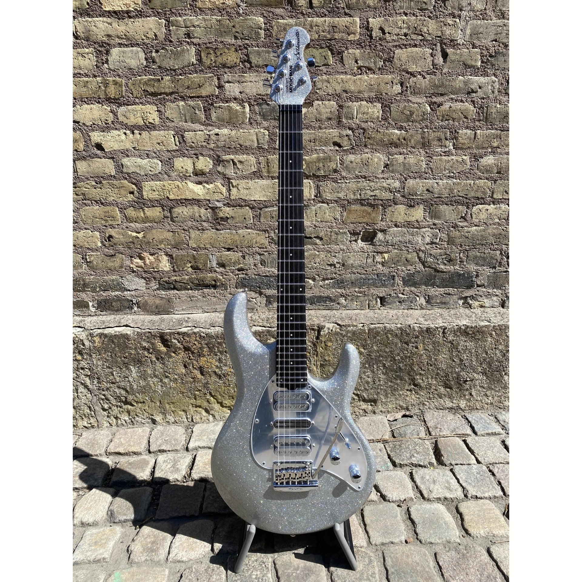Ernie Ball Music Man - BFR Silhouette HSH Silver Flake Sparkle - Musik Utan Gränser 
