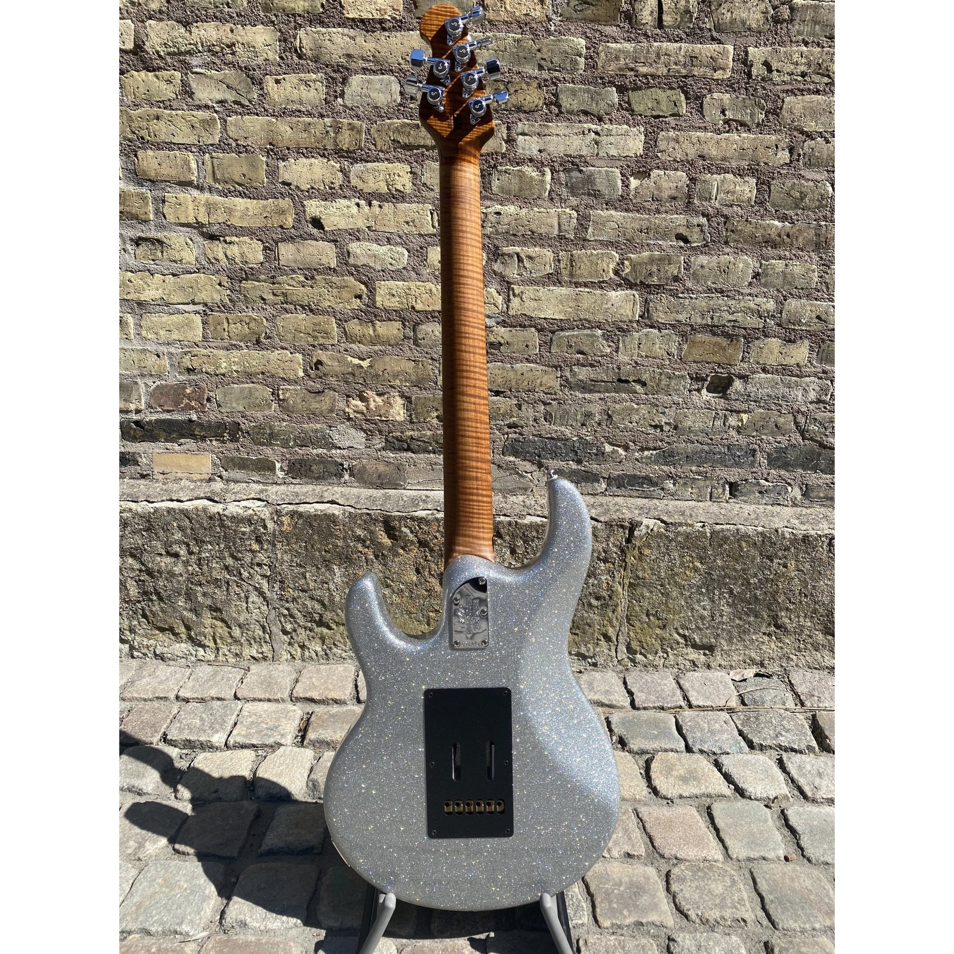 Ernie Ball Music Man - BFR Silhouette HSH Silver Flake Sparkle - Musik Utan Gränser 