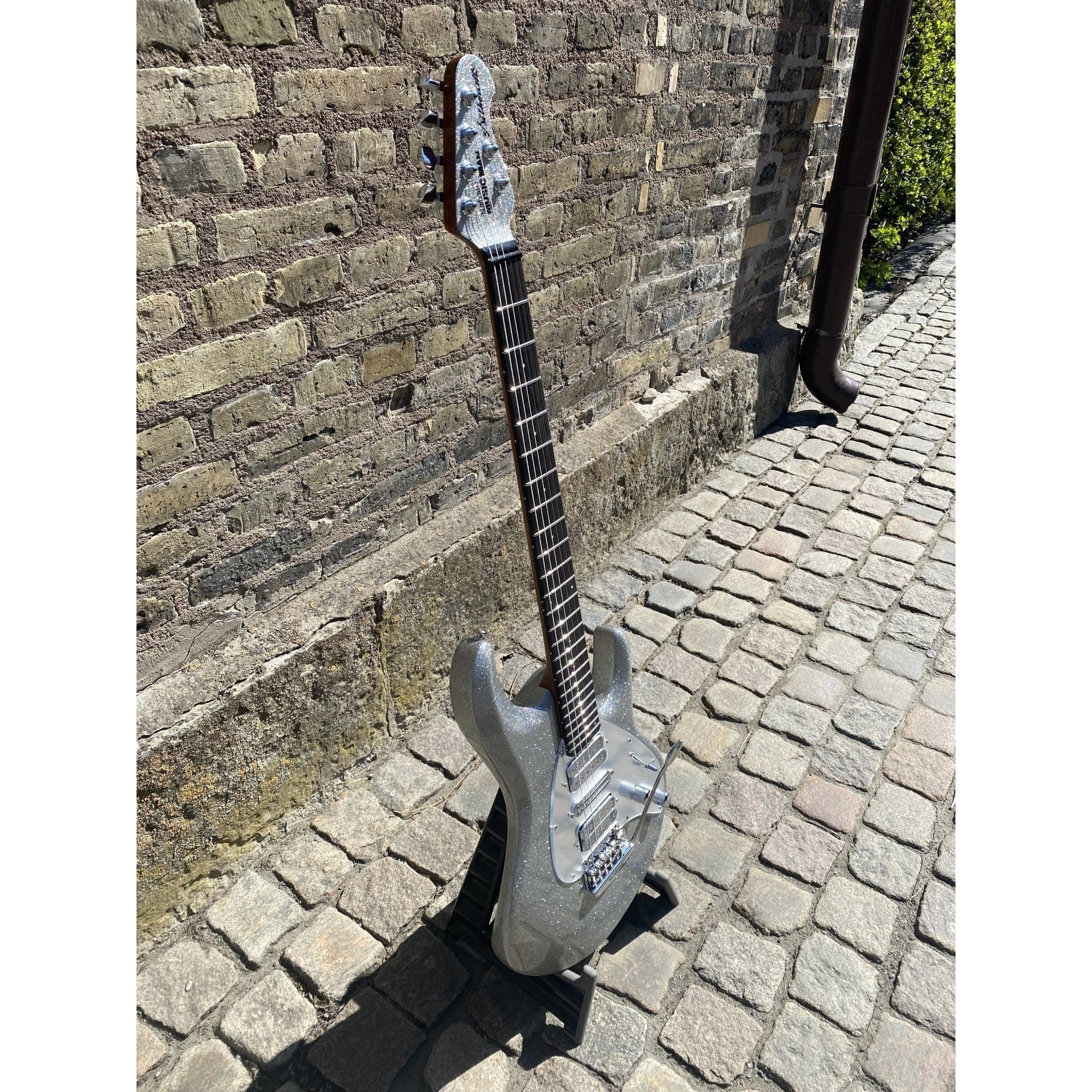 Ernie Ball Music Man - BFR Silhouette HSH Silver Flake Sparkle - Musik Utan Gränser 