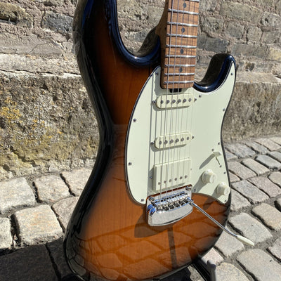 Ernie Ball Music Man - Cutlass HSS Vintage Sunburst 2021 - Musik Utan Gränser 