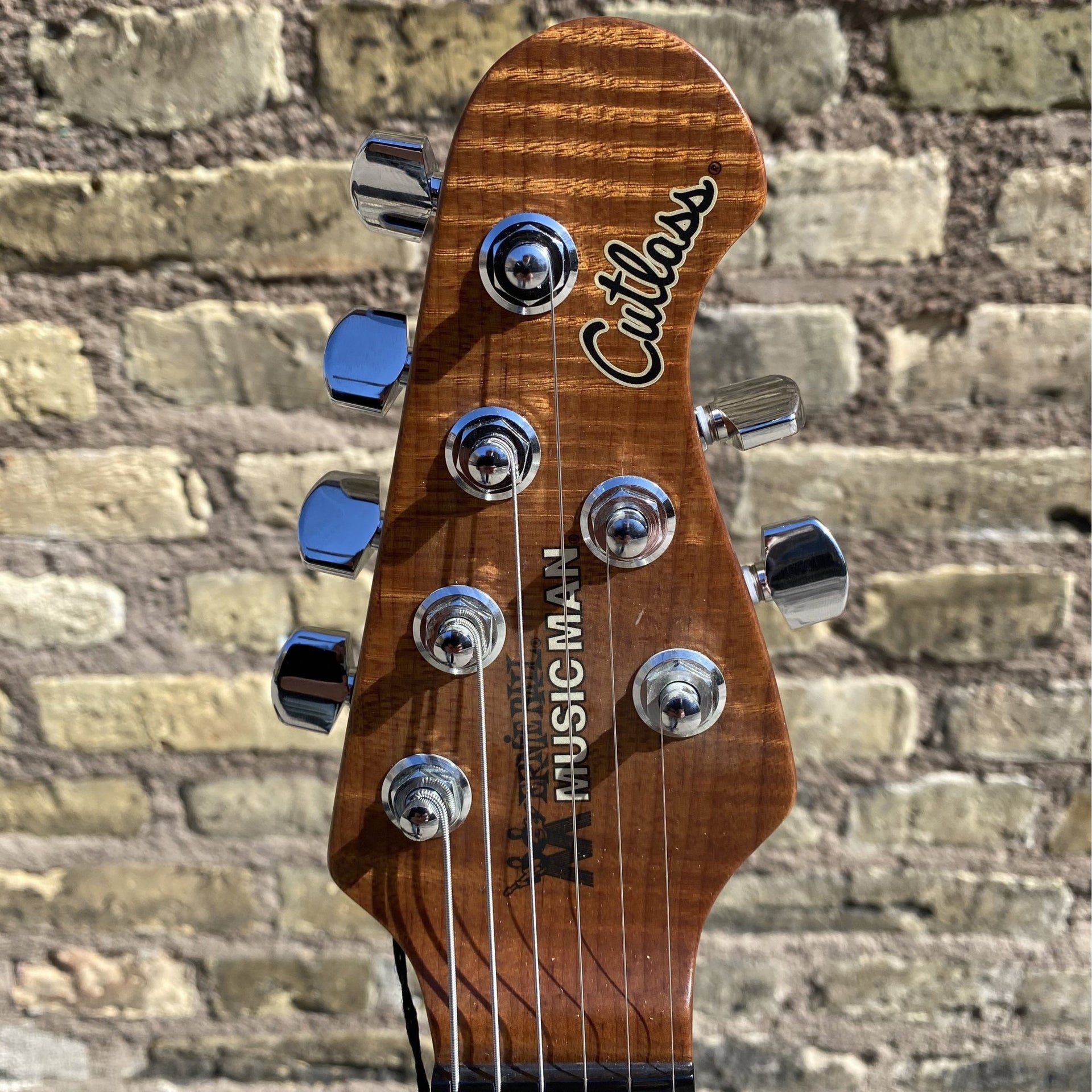 Ernie Ball Music Man - Cutlass HSS Vintage Sunburst 2021 - Musik Utan Gränser 