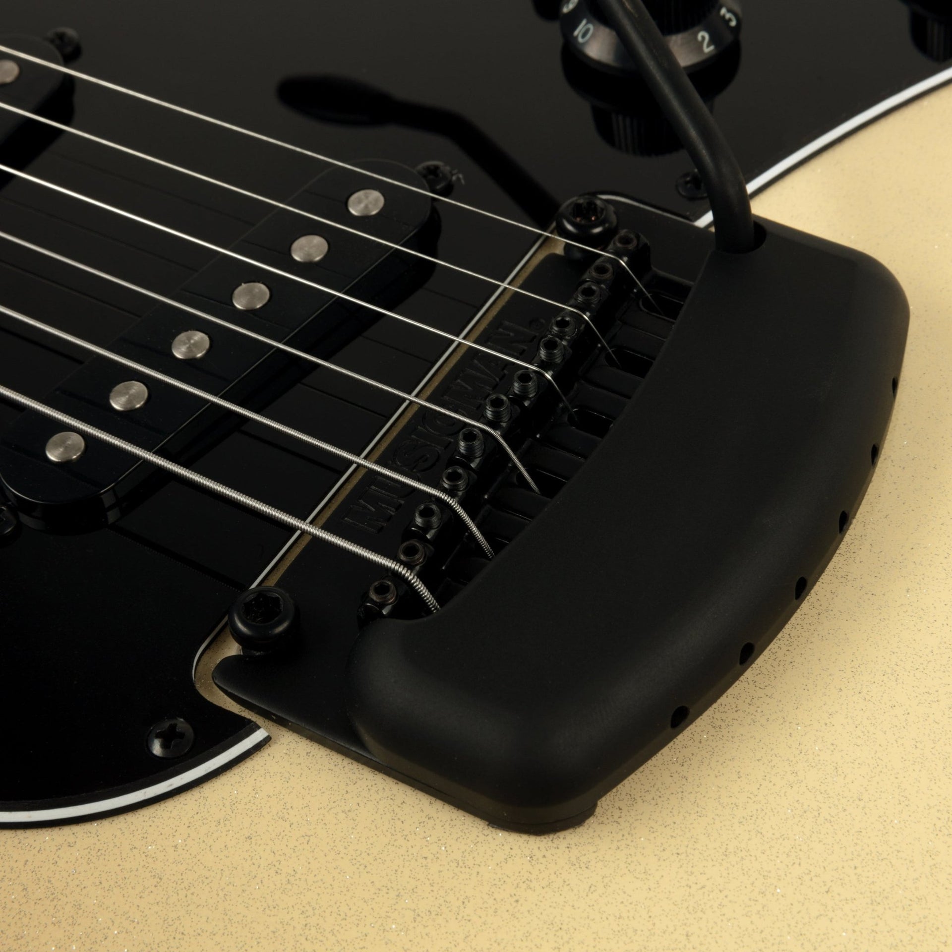 Ernie Ball Music Man - Cutlass HT SSS Brulee - Musik Utan Gränser 
