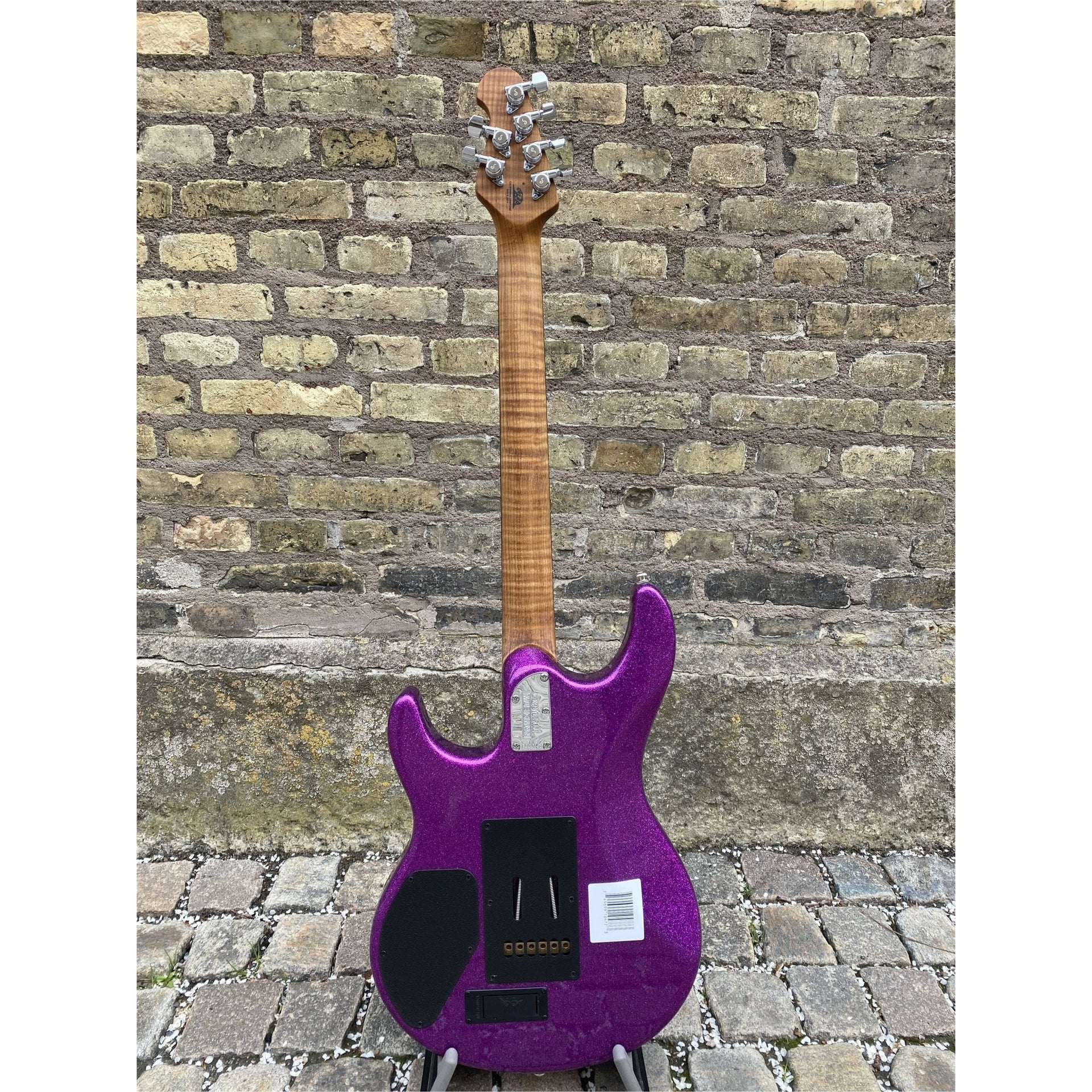 Ernie Ball Music Man - Luke III Fuschia Sparkle HSS - Musik Utan Gränser 