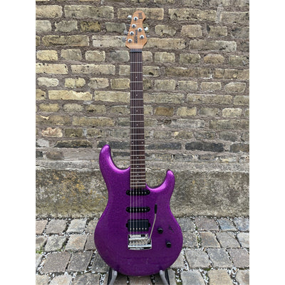 Ernie Ball Music Man - Luke III Fuschia Sparkle HSS - Musik Utan Gränser 