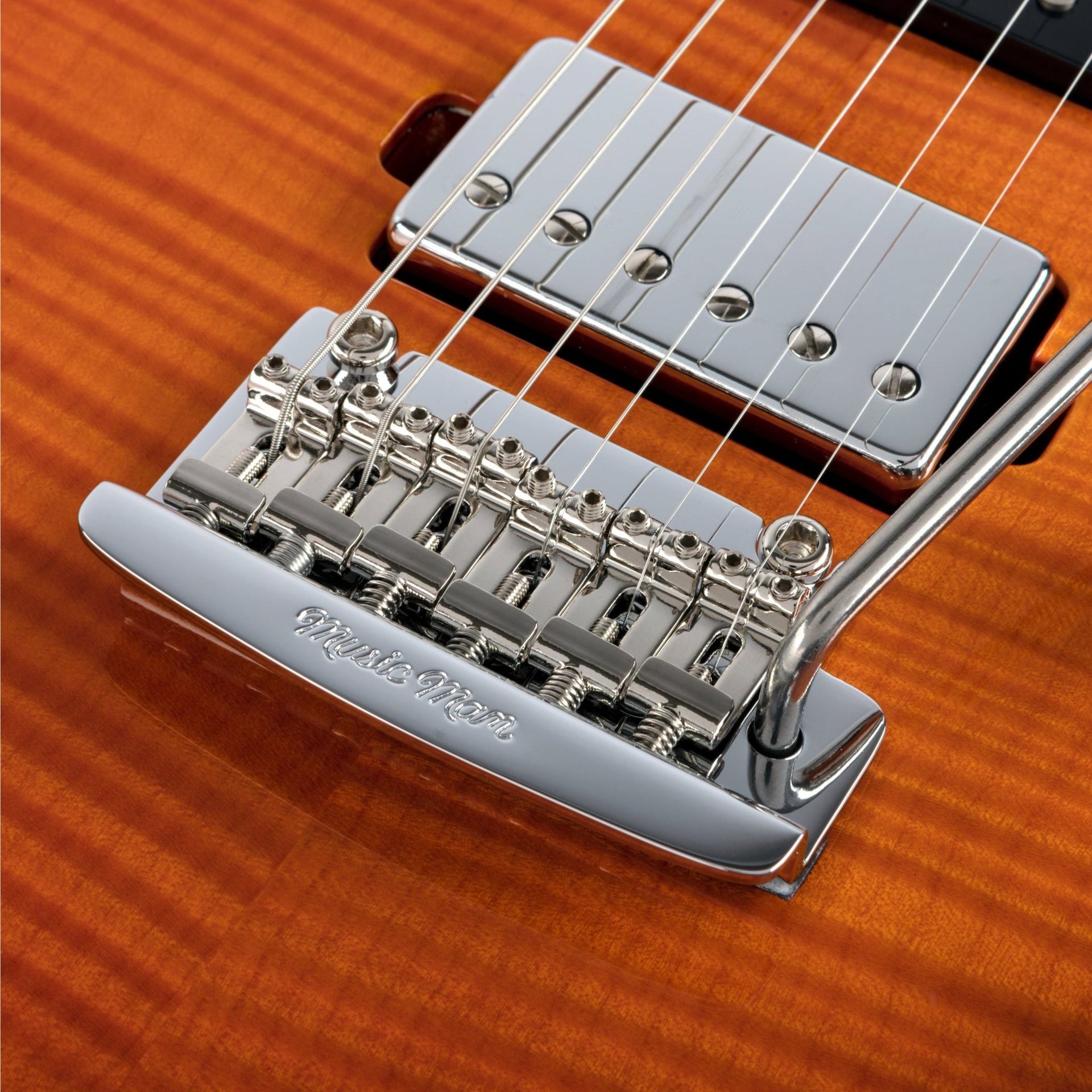 Ernie Ball Music Man - Luke III HSS Cherry Sunburst Flame Maple Top - Musik Utan Gränser 