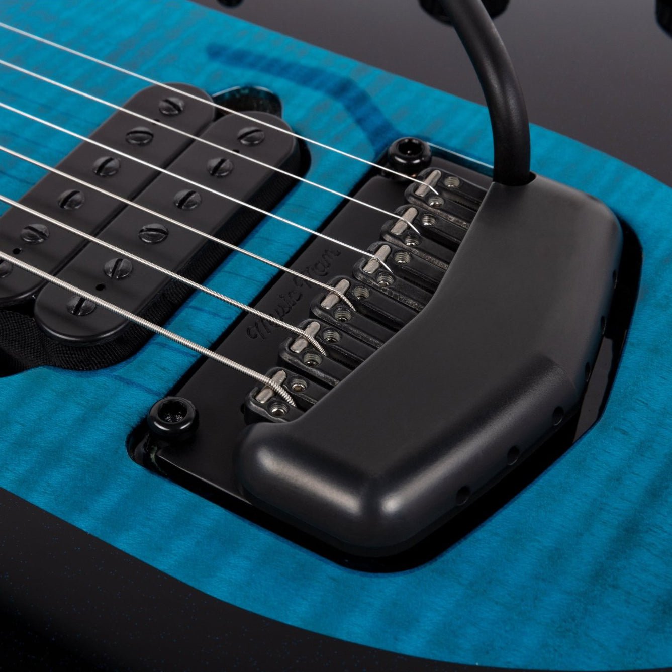 Ernie Ball Music Man - Majesty Okelani Blue - Musik Utan Gränser 