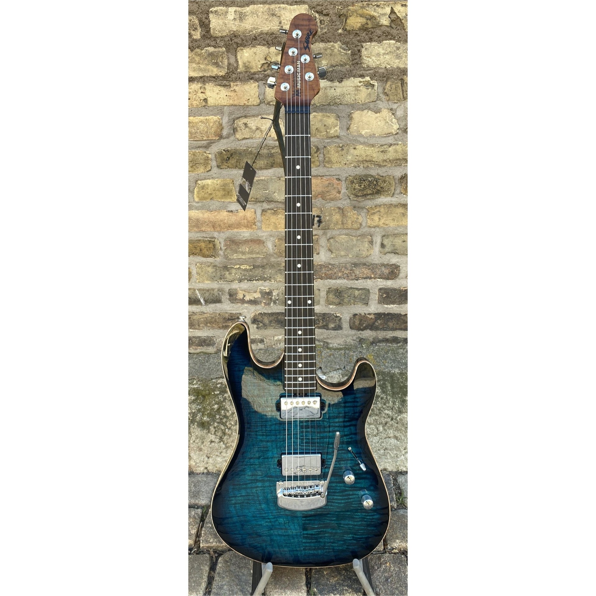 Ernie Ball Music Man - Sabre Blue Burst - Musik Utan Gränser 