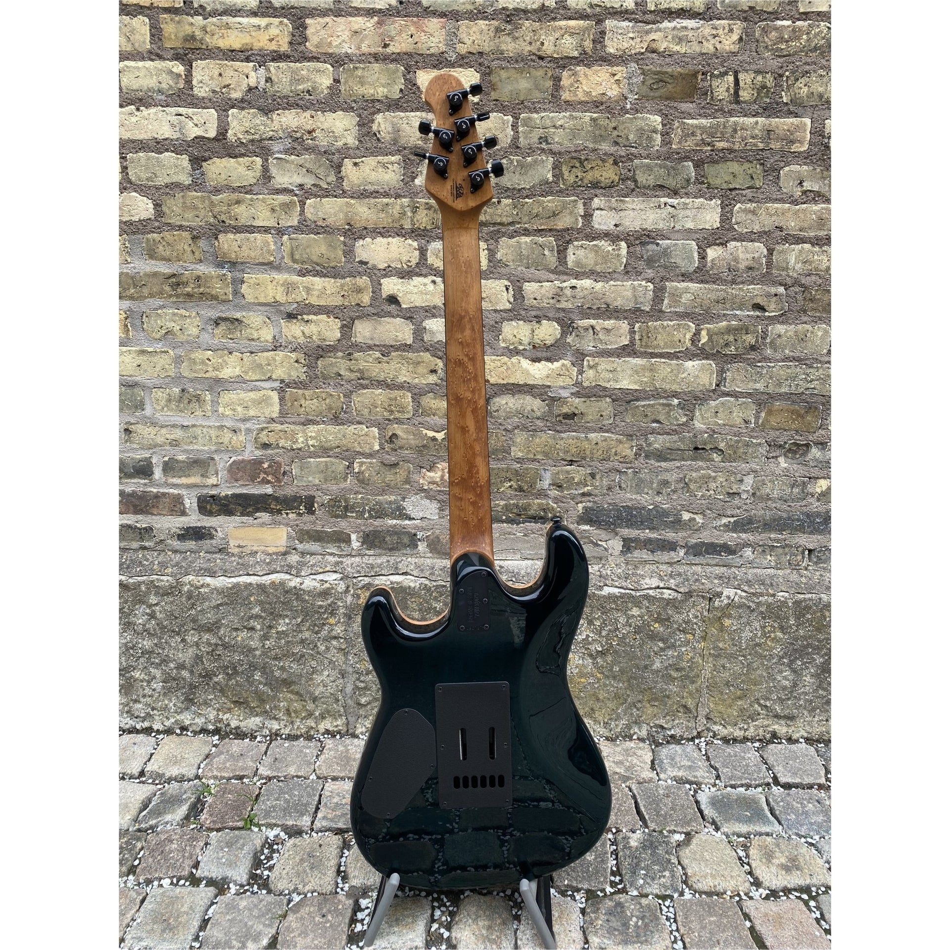 Ernie Ball Music Man - Sabre Gator Burst - Musik Utan Gränser 