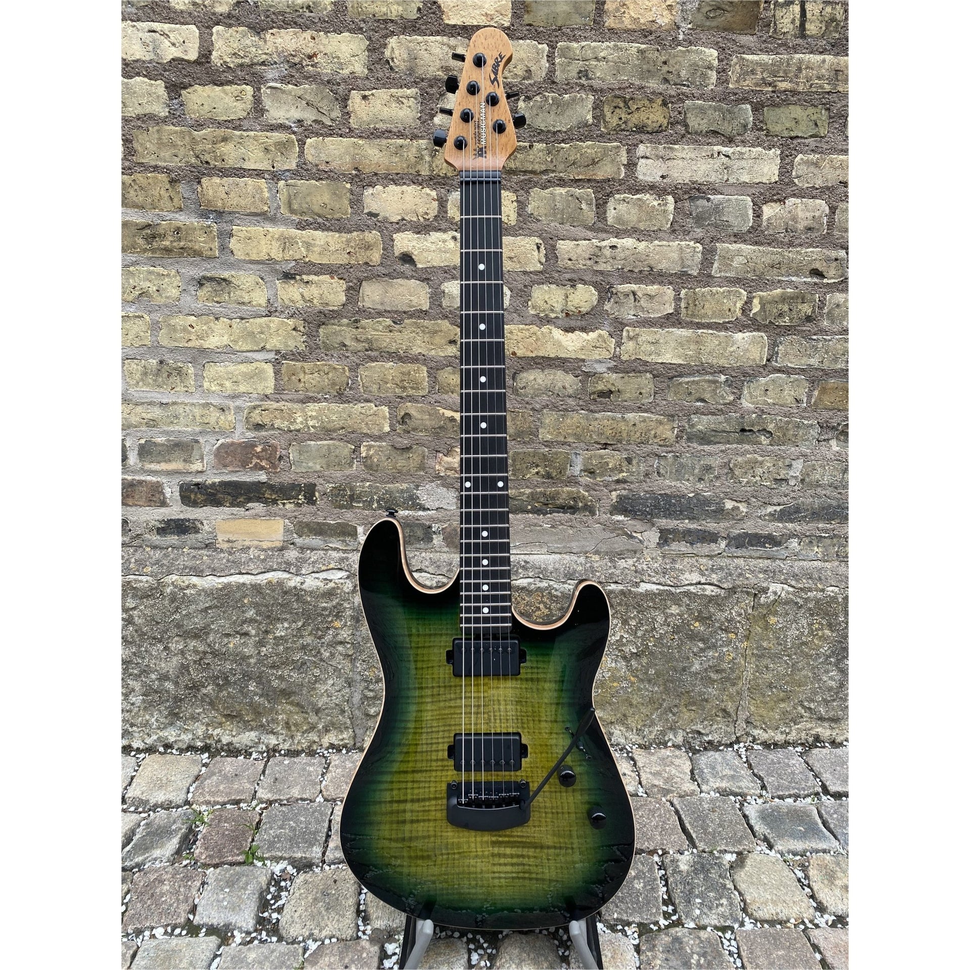 Ernie Ball Music Man - Sabre Gator Burst - Musik Utan Gränser 