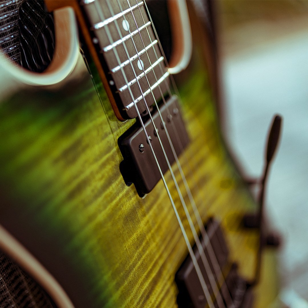 Ernie Ball Music Man - Sabre Gator Burst - Musik Utan Gränser 