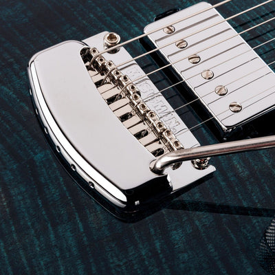 Ernie Ball Music Man - Sabre HH Deep Blue Burst - Musik Utan Gränser 